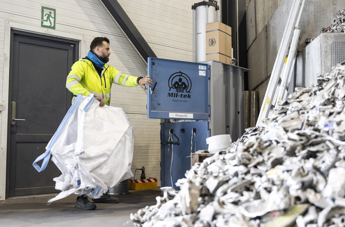 Scanmetals big bag compaction with Mil-tek A305 baler